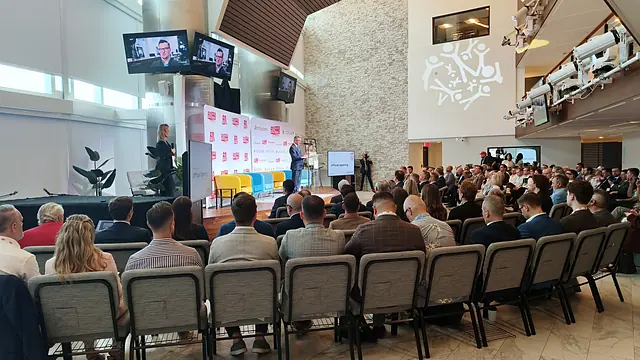 Pełna sala konferencyjna podczas 60 Million Congress w Miami