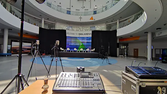 Plan transmisji Kongresu 590 z kamerami i mikserem w atrium G2A Arena