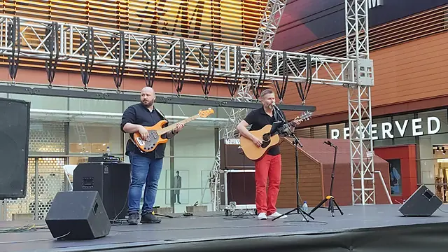 Zespół THElikat Band na scenie w Millenium Hall w Rzeszowie